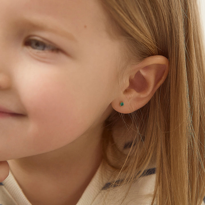 aretes punto de luz para bebé y niñas pequeñas oro amarillo 14k con circonita cúbica esmeralda